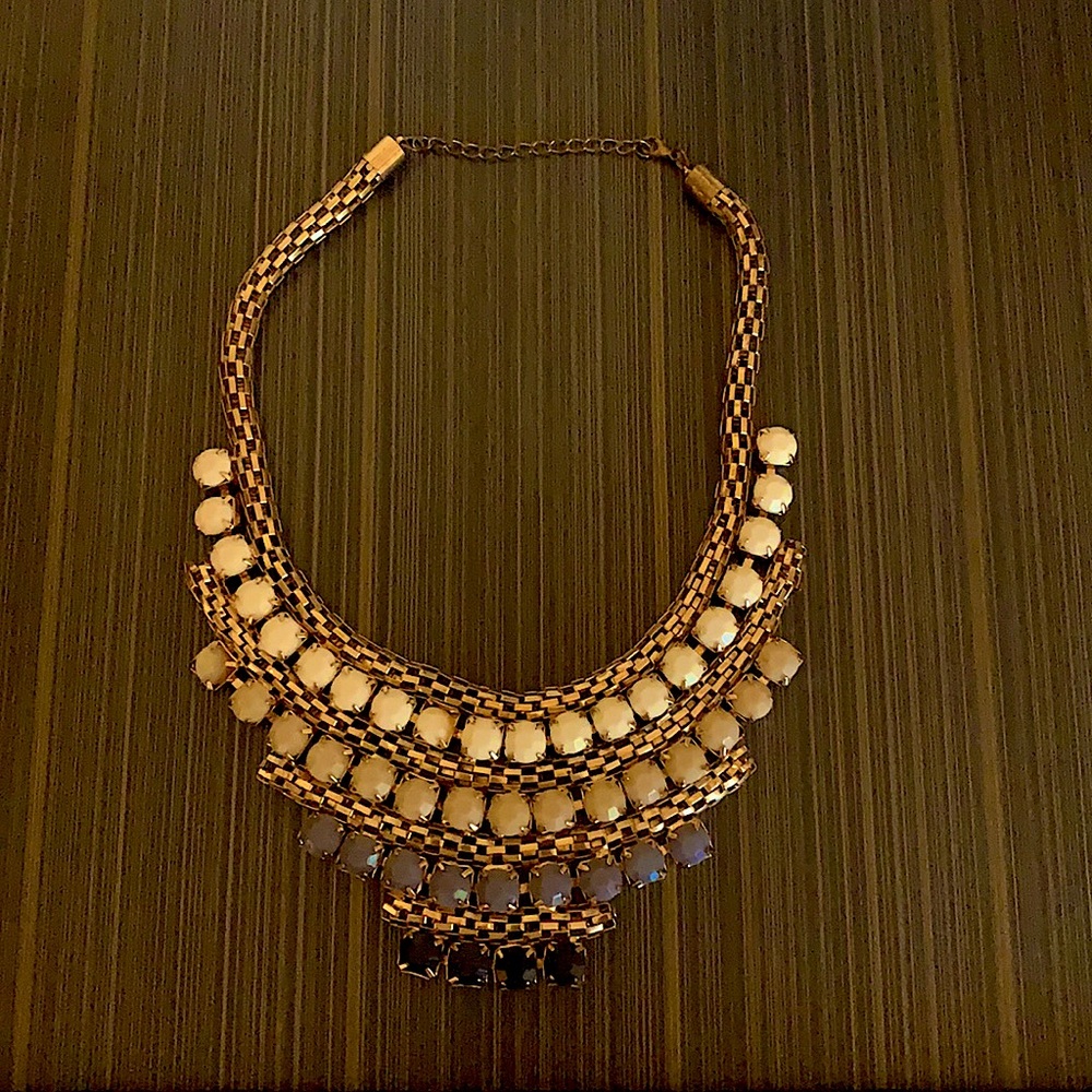 🧊Gold and neutral necklace🧊